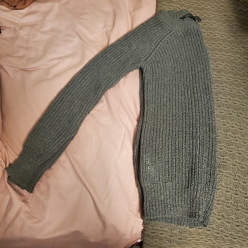 Lightweight Pullover - Picture 3 of 3
